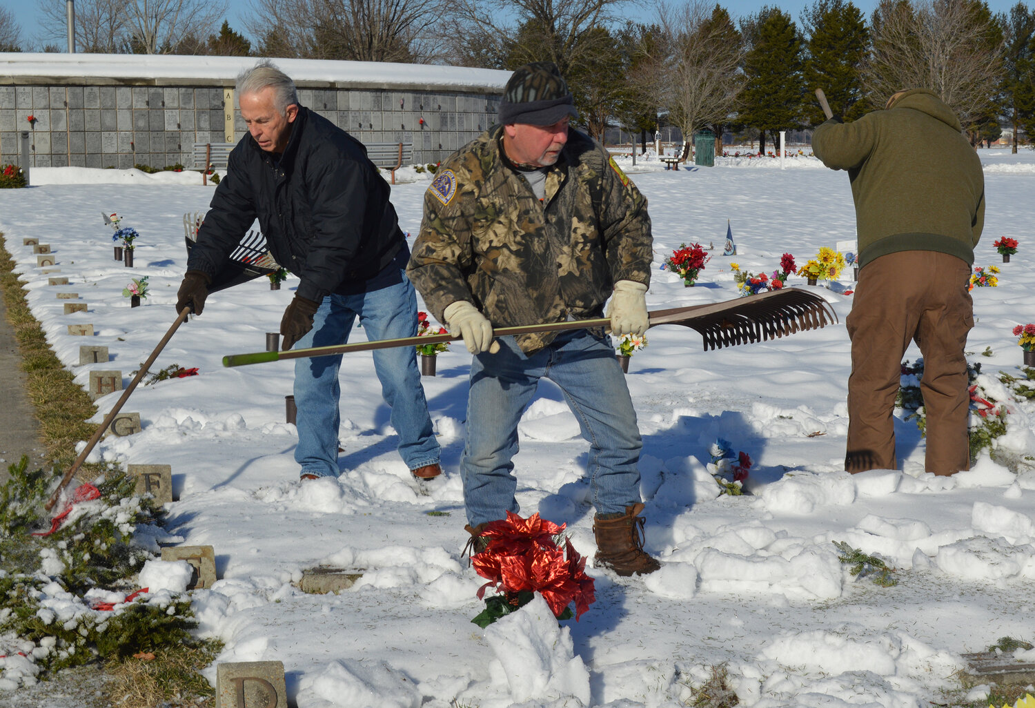 Volunteers meet snowy challenge with Wreaths Across America removal in